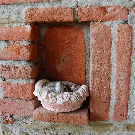 לינה וארוחת בוקר Casa Dina