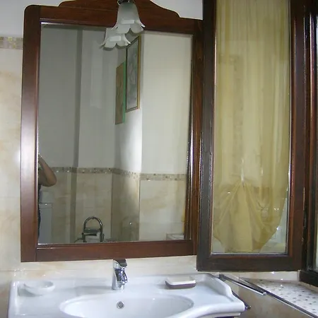 Casa Dina לינה וארוחת בוקר Terontola